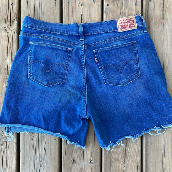 LEVI’S Midrise Jean Shorts - Picture 3 of 3